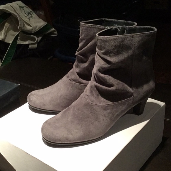 AEROSOLES Shoes - Adorable gray boots